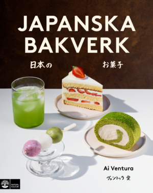 Omslag till kokboken Japanska Bakverk med japansk jordgubbstårta, matcharulltårta och dango.