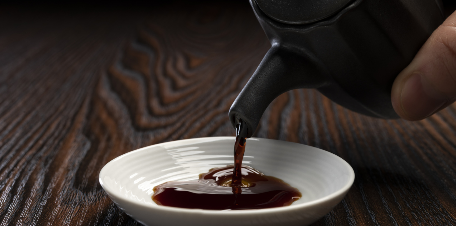 Pour the soy sauce into a small plate