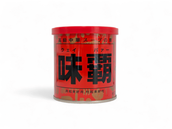 Röd burk med kinesisk smaksättare Wei Pa – kraftfull umami till asiatisk matlagning.