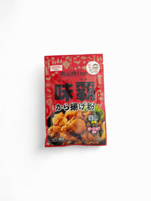 En röd påse med Showa Karaage Friteringsmix som visar en bild på färdiglagad, krispig japansk kyckling.