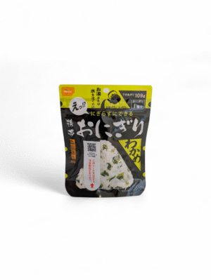 Förpackning med Onisi Instant Onigiri Wakame mot en vit, stilren bakgrund.