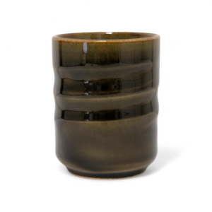 Japansk tekopp i mörkgrön glaserad keramik, 7 cm hög