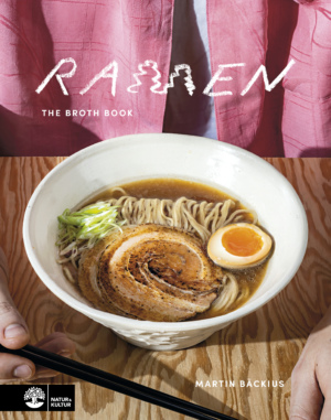Omslag till Ramen – The Broth Book av Martin Bäckius med en skål japansk ramen